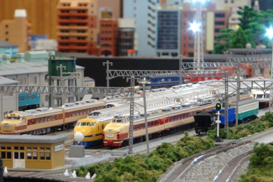 Detailierte Modellbahnanlage eines Bahnbetriebswerks auf Ausstellung in Emleben
